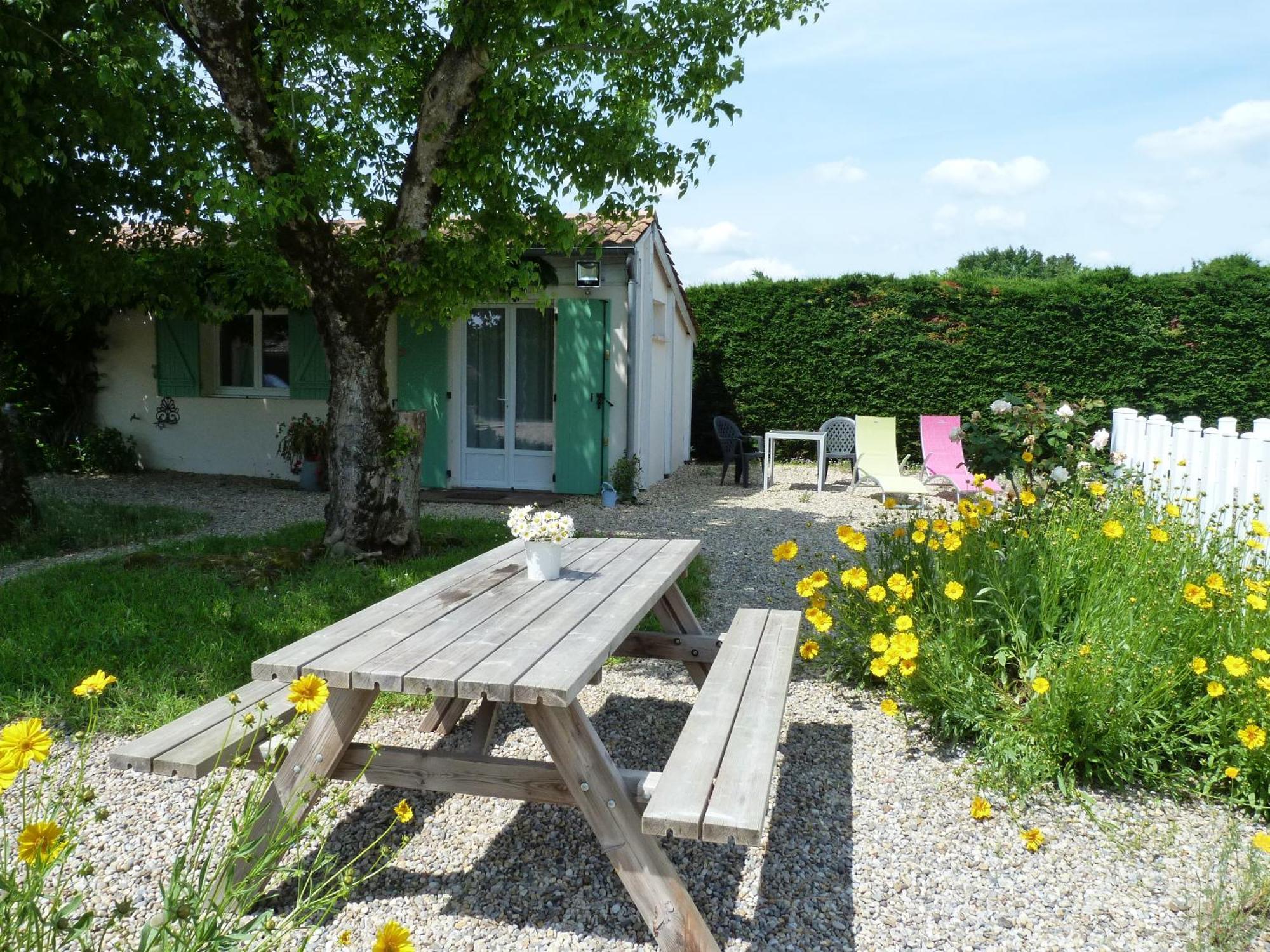 Le Clos D'Emeline Sainte-Terre Luaran gambar